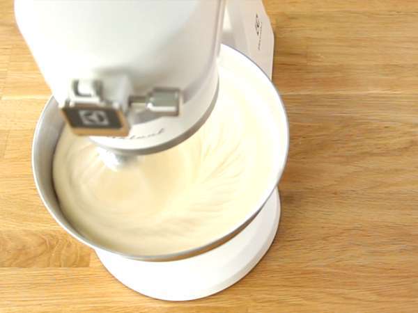 Torta z mangom in malinami - Priprava korak 4