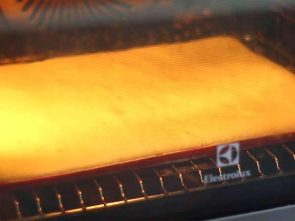 Torta z mangom in malinami - Priprava korak 7