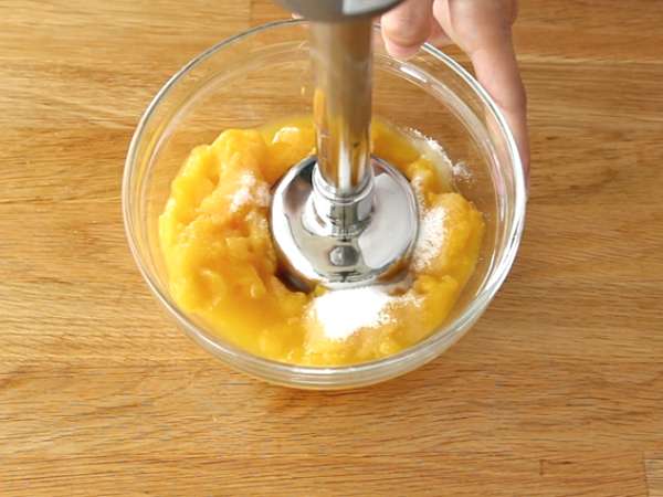 Torta z mangom in malinami - Priprava korak 11