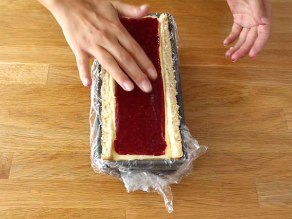 Torta z mangom in malinami - Priprava korak 17