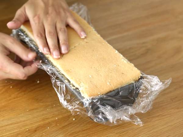 Torta z mangom in malinami - Priprava korak 19