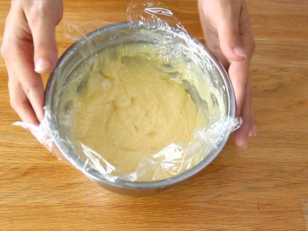 Eklerji s pistacijevo kremo in malinami - Priprava korak 4