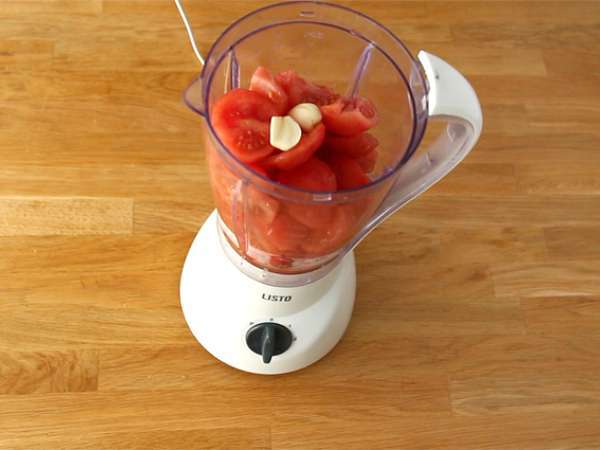 Salmorejo, španska hladna juha - Priprava korak 1