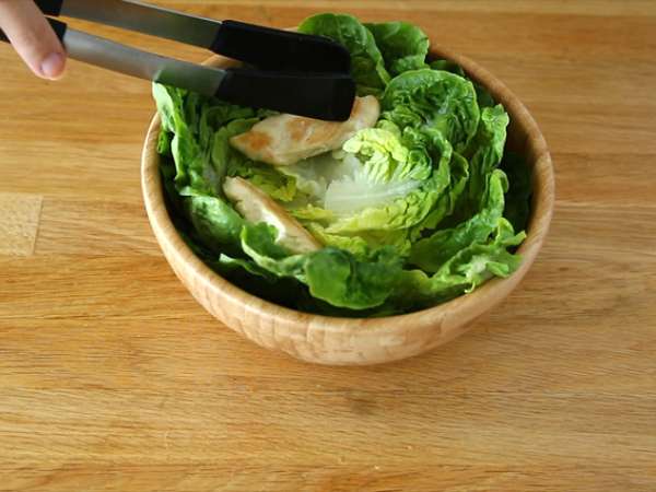 Enostavna Cezarjeva solata - Priprava korak 9