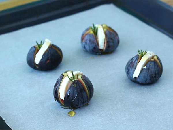 Pražene fige z medenim kozjim sirom - Priprava korak 2