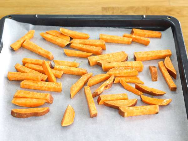 V pečici pečen sladki krompir (s piščancem) - Priprava korak 4