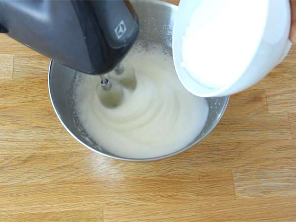 Brazilska kokosova torta - Bolo toalha felpuda - Priprava korak 1