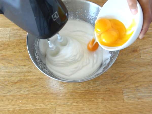 Brazilska kokosova torta - Bolo toalha felpuda - Priprava korak 2