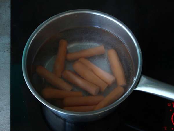 Krvavi hot dogi za noč čarovnic - Priprava korak 2