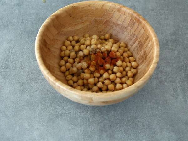 V pečici pečena čičerika s karijem - Priprava korak 1