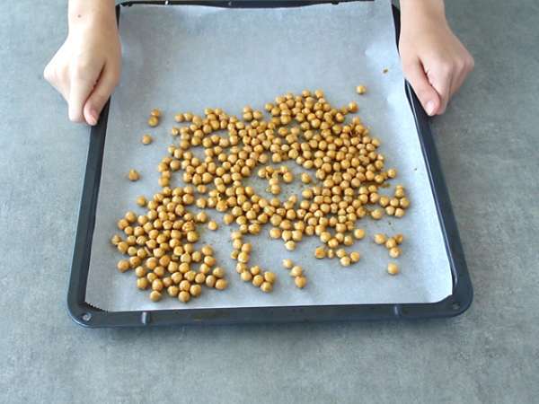 V pečici pečena čičerika s karijem - Priprava korak 2