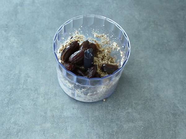 Energijske kroglice z datlji - Priprava korak 2