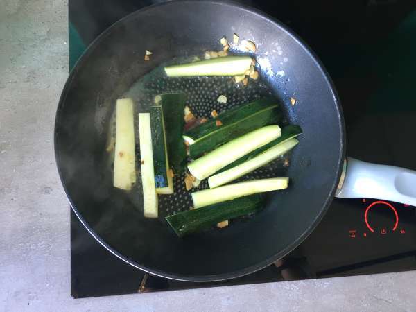 Bučke z limono in feta sirom - Priprava korak 3