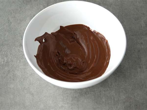 Čokolade z marshmallow in lešniki - Priprava korak 1
