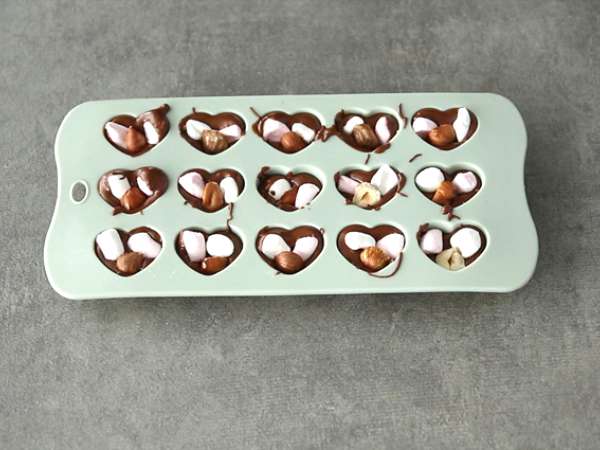 Čokolade z marshmallow in lešniki - Priprava korak 4