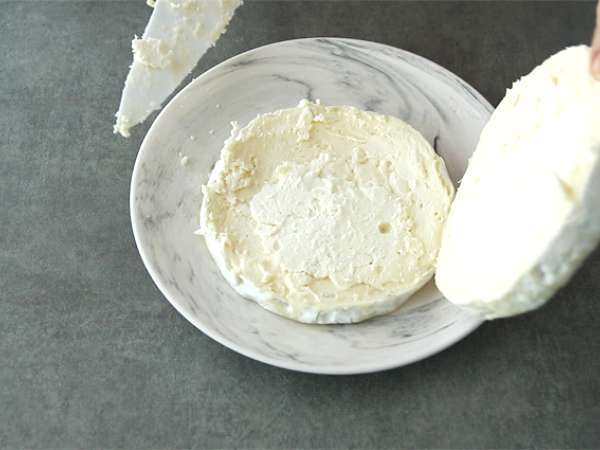 Brie z mareličnim in mandljevim nadevom - Priprava korak 1