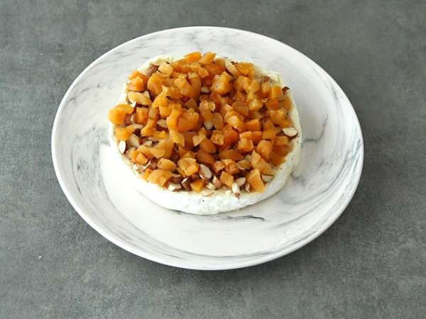 Brie z mareličnim in mandljevim nadevom - Priprava korak 3