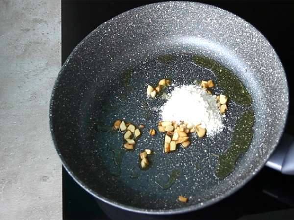 Dušeni oslič, školjke in grah - Priprava korak 1