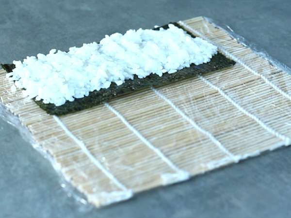 Makis z dimljenim lososom in avokadom - Priprava korak 6