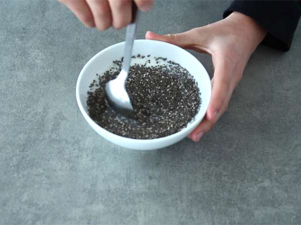 Puding iz semen chia s kivijem - Priprava korak 1
