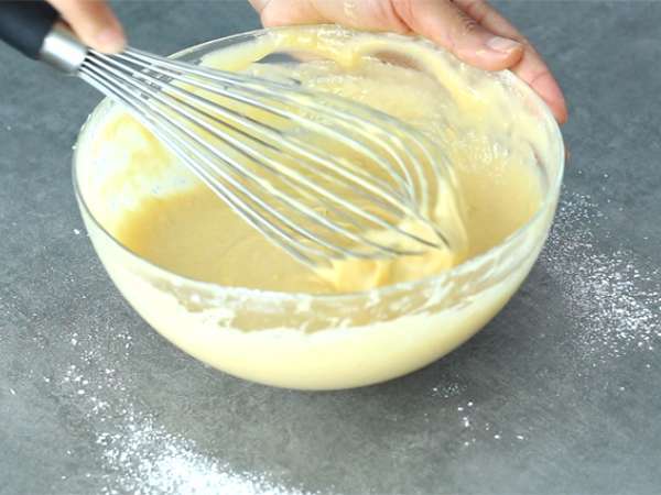 Torta s črnimi olivami in feto - Priprava korak 1