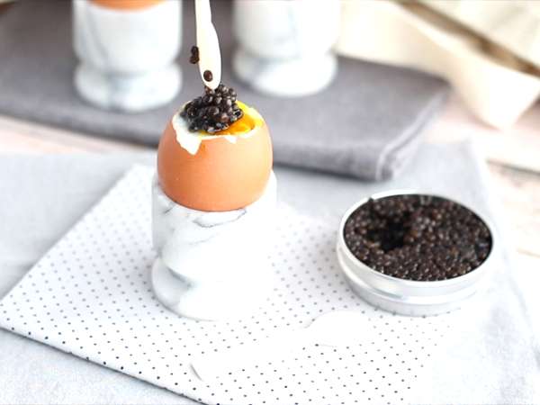 Mehko kuhana jajca s kaviarjem - Priprava korak 2