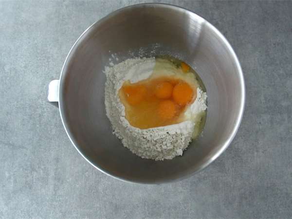 Vanilijeve in čokoladne marmorirane palačinke - Priprava korak 1