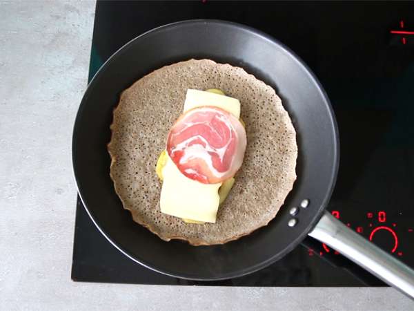 Ajdova galeta s sirom raclette - Priprava korak 2