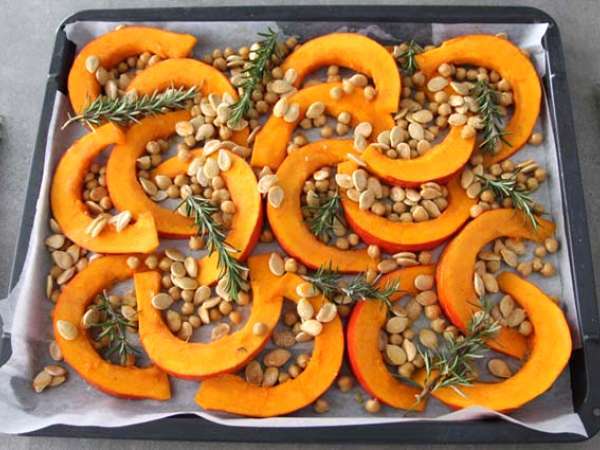 Pečena buča in čičerika, rožmarin, sir feta - Priprava korak 4