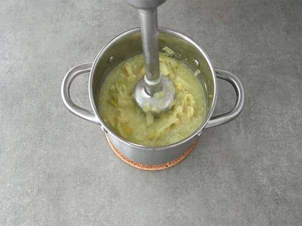 Juha iz pora, kokosovega mleka in karija - Priprava korak 3