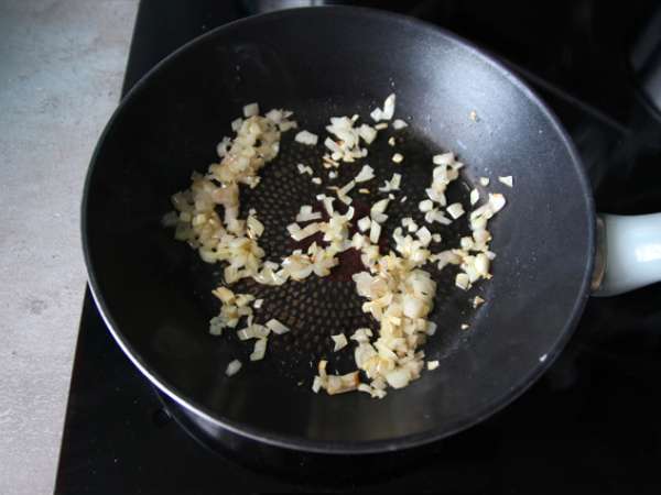 Tagliatelle z dimljenim lososom in koprom - Priprava korak 2