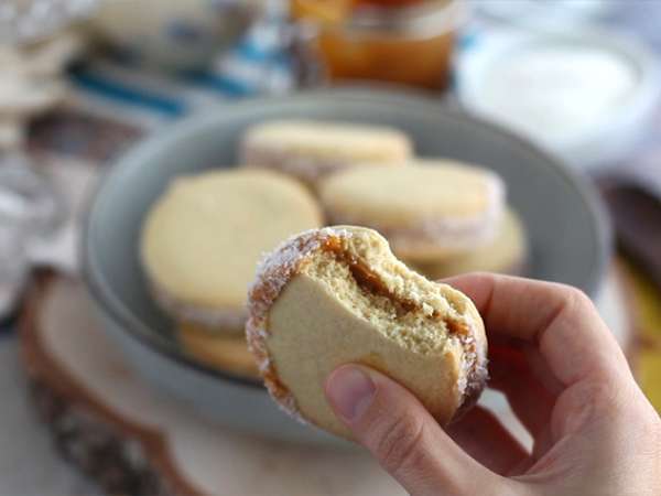 Alfajores - argentinski kruhki z mlečno marmelado in kokosom - Priprava korak 8