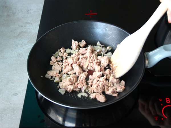 Enostavne testenine s tuno - Priprava korak 2