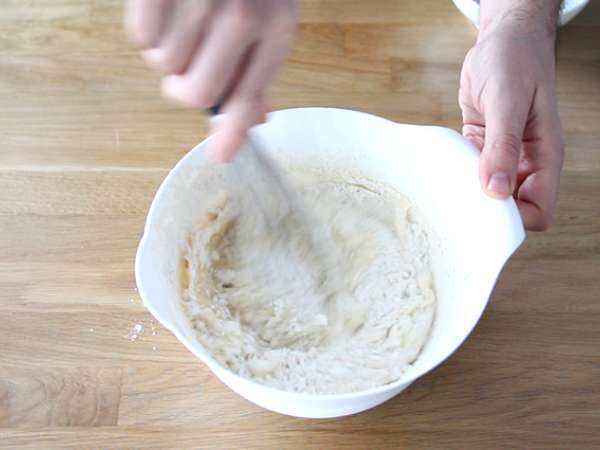 Enostaven recept za navadne, puhaste madeleine - Priprava korak 1