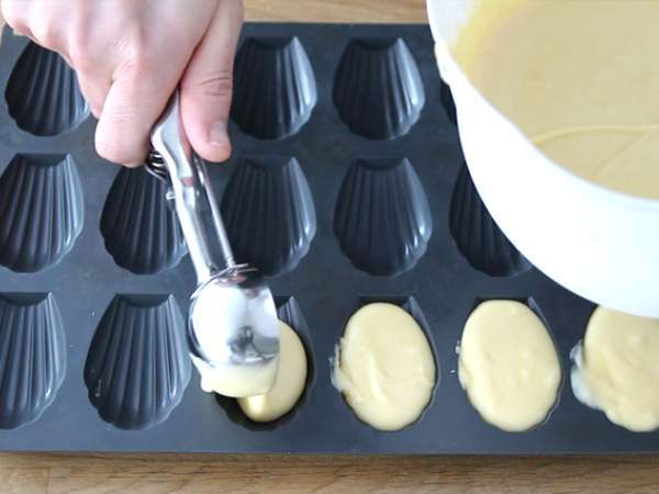 Enostaven recept za navadne, puhaste madeleine - Priprava korak 3