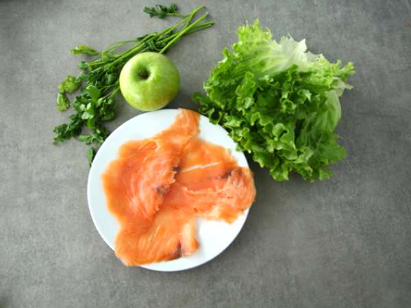 Spomladanski zvitki z dimljenim lososom in jabolkom - Priprava korak 1