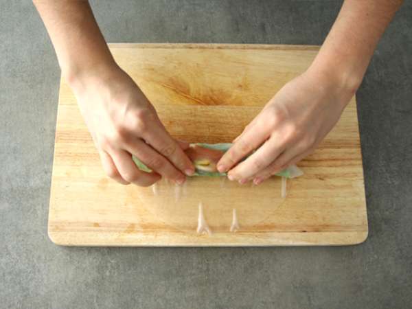 Spomladanski zvitki z dimljenim lososom in jabolkom - Priprava korak 4