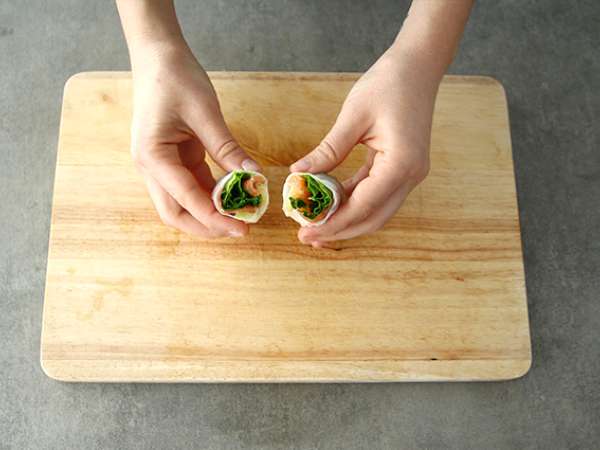 Spomladanski zvitki z dimljenim lososom in jabolkom - Priprava korak 5