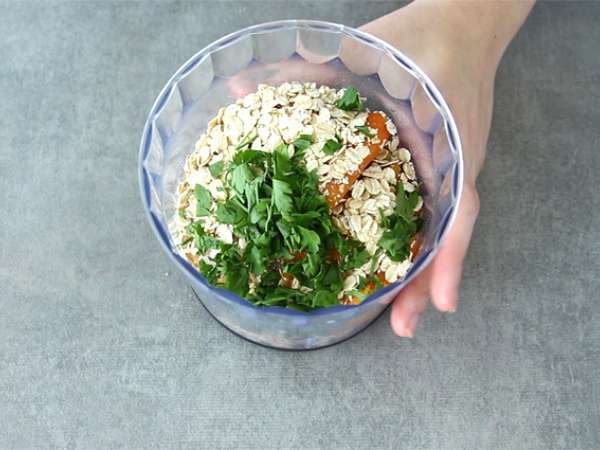 Piščančji kolački s korenčkovim grahom - Priprava korak 1