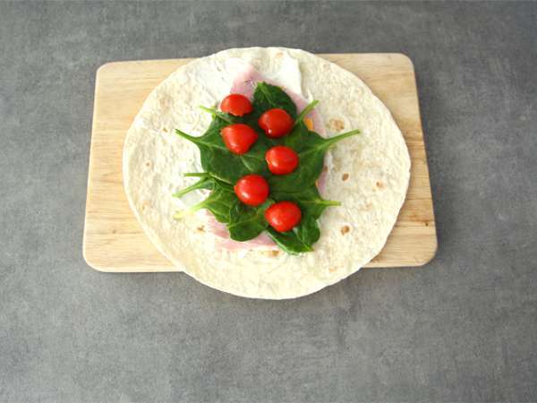 Špinačni zavitki s šunko in čedarjem - Priprava korak 1