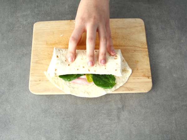Špinačni zavitki s šunko in čedarjem - Priprava korak 2