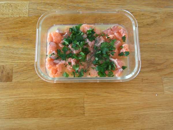 Losos, mariniran v limoni - Priprava korak 2