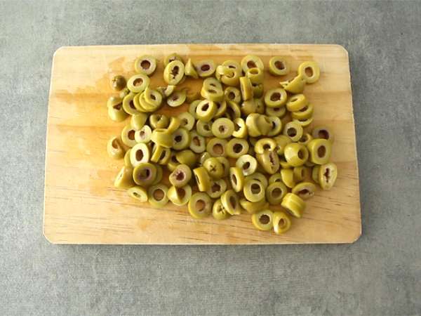 Torta s šunko in sirom z zelenimi olivami - Priprava korak 1