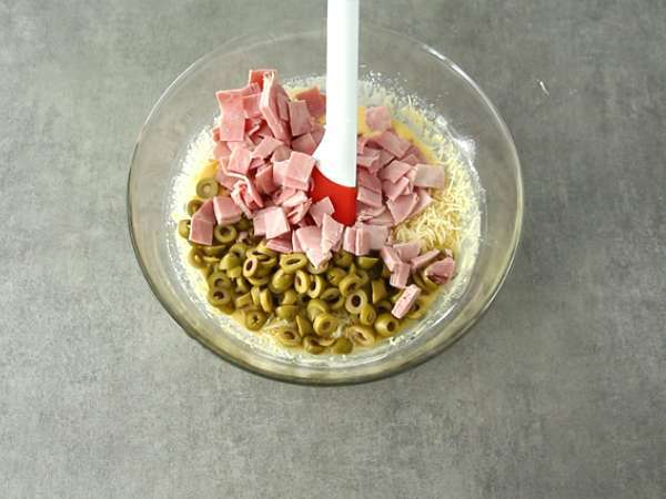 Torta s šunko in sirom z zelenimi olivami - Priprava korak 2