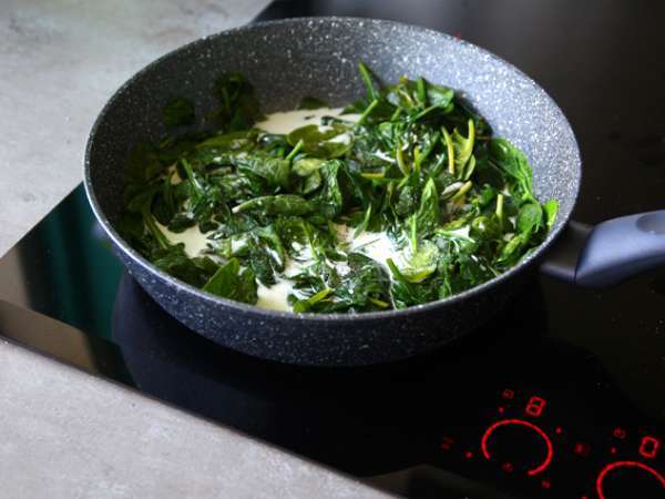 Kremna špinača in jajca - Priprava korak 2