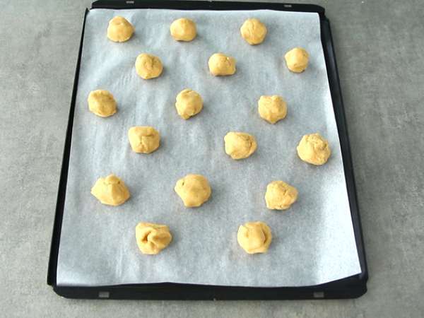 Piškotki z ostanki velikonočne čokolade - Priprava korak 2