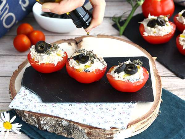 Paradižnik, polnjen s tuno, fromage frais in olivami - Priprava korak 4
