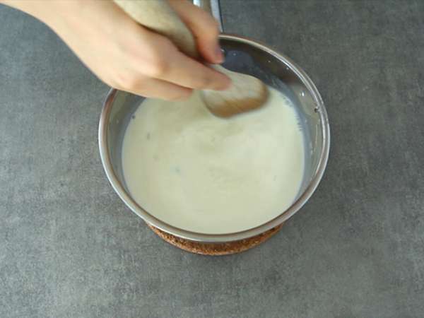 Vanilijeva panna cotta z mareličnim coulisom - Priprava korak 2