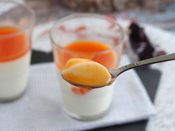 Vanilijeva panna cotta z mareličnim coulisom - Priprava korak 6