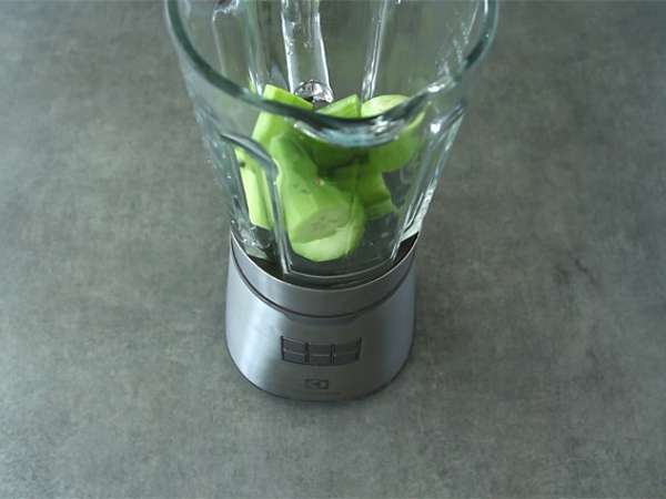 Hladna juha iz kumar in mete - Priprava korak 1